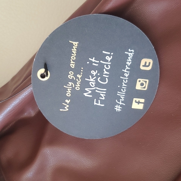 JOLIE & JOY WOMEN'S LEATHER LIKE SHORT BROWN SIZE MEDIUM - Picture 2 of 6